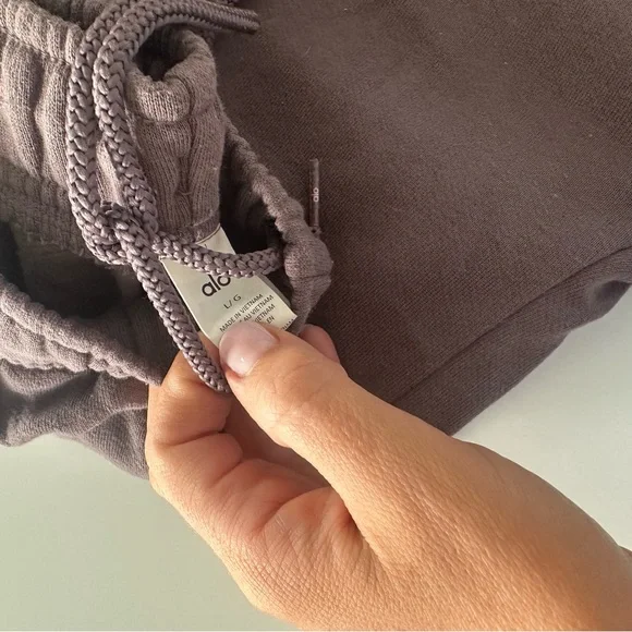 ALO Yoga Raisinette Accolade - Picture 4 of 5